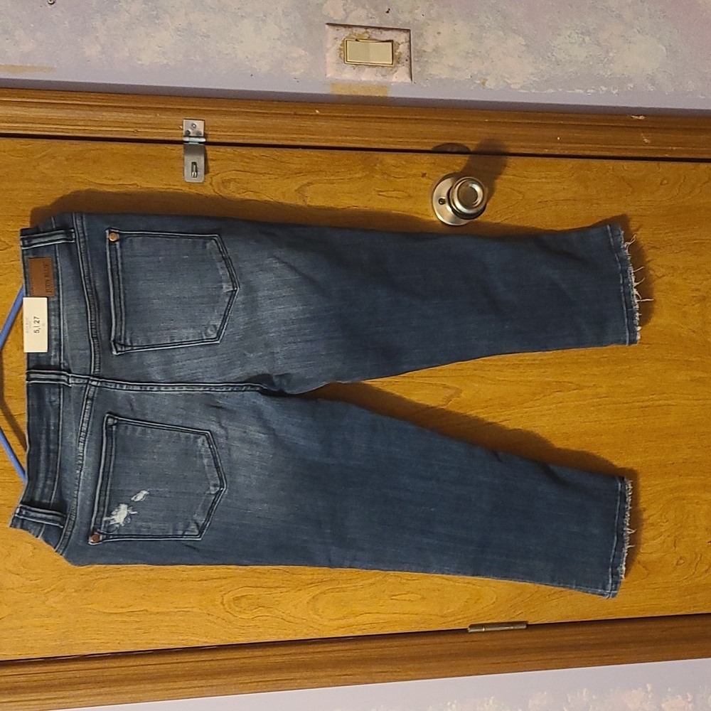 Capris - Picture 2 of 4